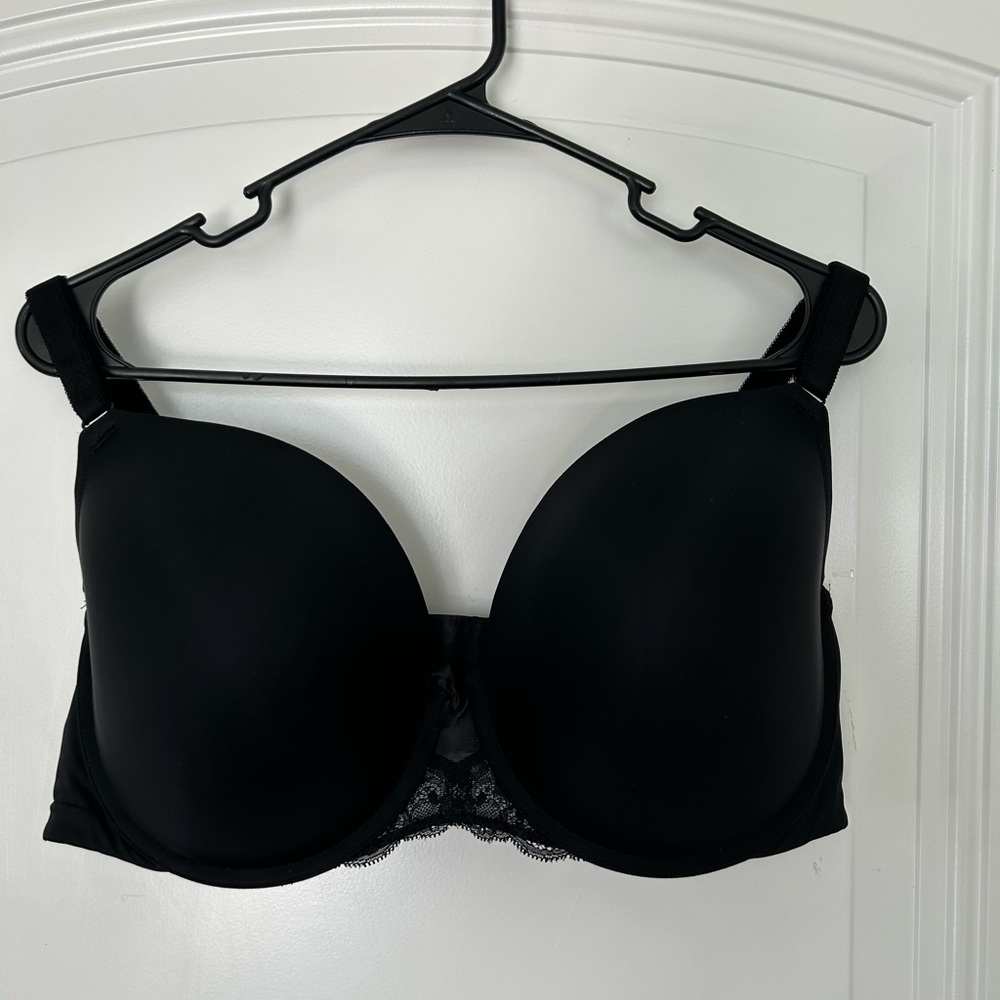 Torrid Everyday Black T-Shirt Bra with Lace Accent. Size 42DD
